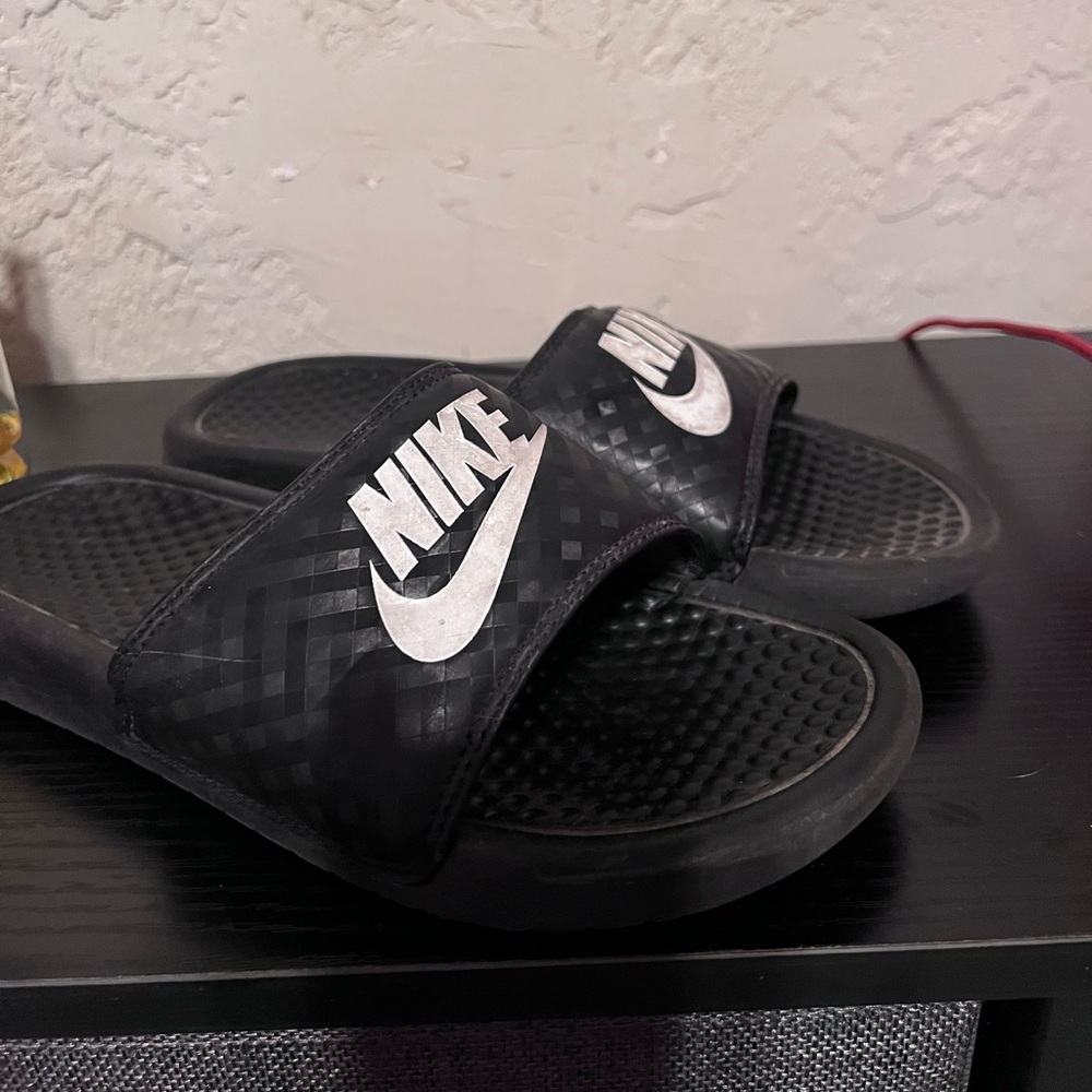 black nike slides
